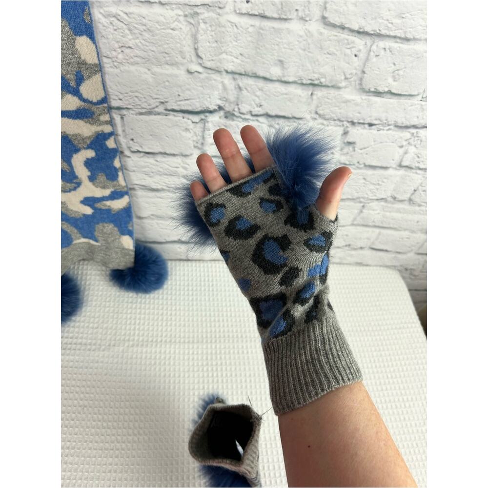 Mitchi Blue Gray Camo Scarf & Fingerless Gloves Fox Fur Pom Set NWT - Picture 4 of 10